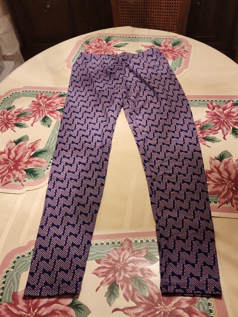 LuLaRoe OS One Size Purple Black Chevron Geometric Leggings Vintage 2016 Print